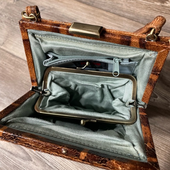 HOBO Int'l Beautiful & Unique Brown Colorblock Distressed Shoulder Bag - Picture 2 of 5